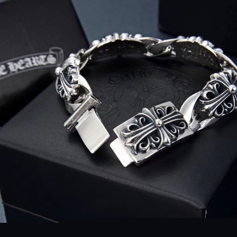 Ch**me He**ts bracelets